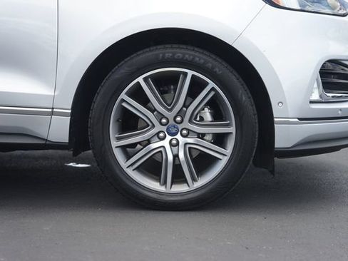 Used 2019 Ford Edge Titanium w/ Equipment Group 301A FWD image 4
