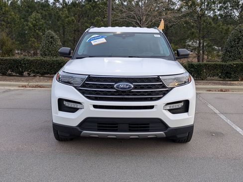 Certified 2022 Ford Explorer XLT w/ Equipment Group 202A image 9