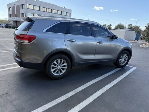 Used 2018 Kia Sorento FWD image 13