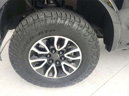 Used 2018 Ford F150 Platinum w/ Equipment Group 701A Luxury image 29