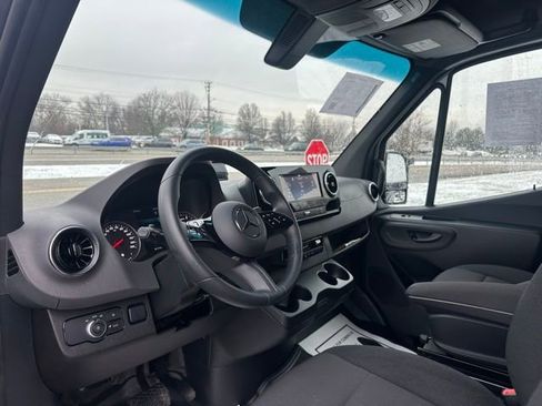 Used 2025 Mercedes-Benz Sprinter 2500 image 15