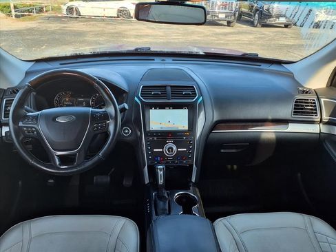 Used 2017 Ford Explorer Platinum image 3
