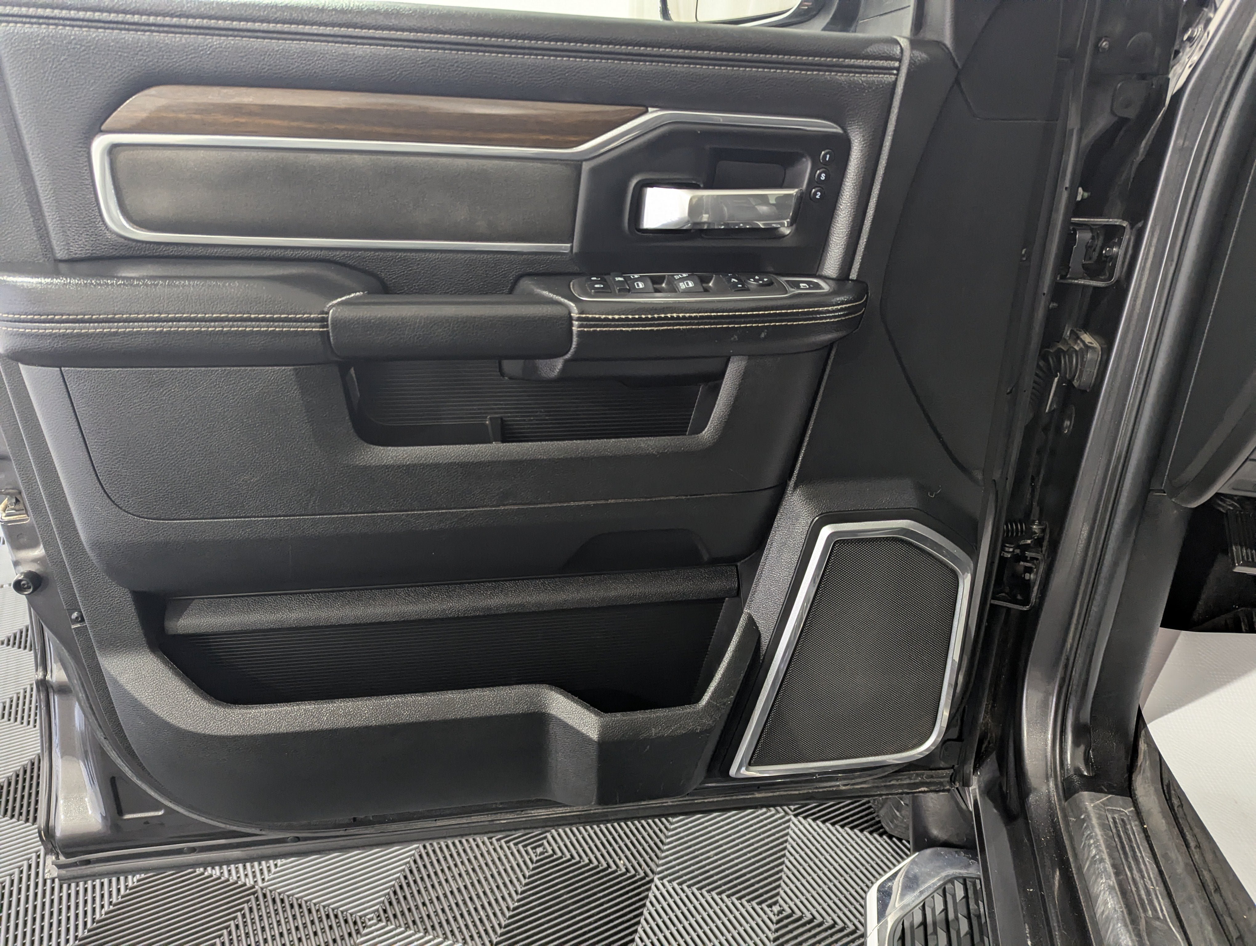 Used 2022 RAM 2500 Laramie AWD/4WD image 15