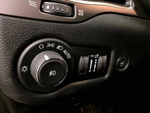 Used 2021 Jeep Cherokee Latitude Lux w/ Sun & Sound Group image 30