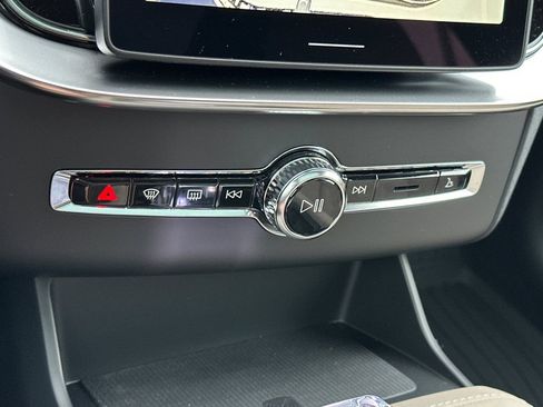 New 2026 Volvo XC90 B6 Plus w/ Protection Package Premier image 20