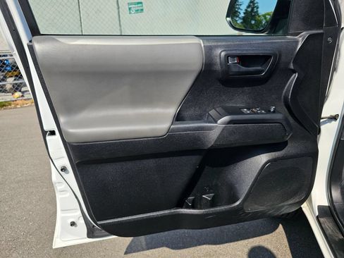 Used 2022 Toyota Tacoma SR RWD image 19