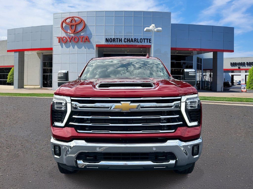 Used 2024 Chevrolet Silverado 2500 LTZ w/ LTZ Plus Package AWD/4WD image 3