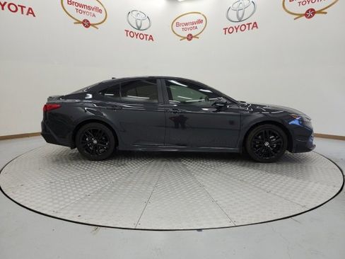 Used 2025 Toyota Camry SE image 3