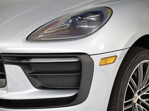 Certified 2026 Porsche Macan AWD/4WD image 11