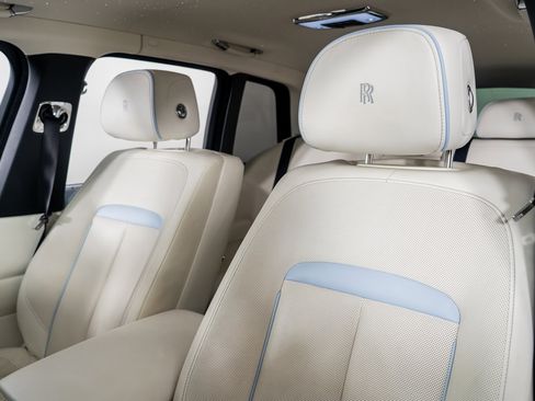 Used 2023 Rolls-Royce Cullinan Black Badge image 3