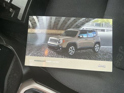 Used 2017 Jeep Renegade Latitude image 52