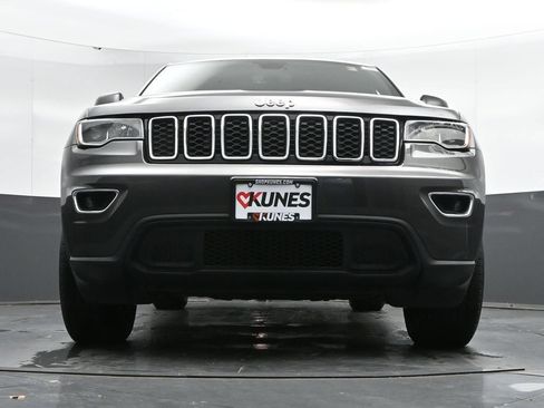 Used 2020 Jeep Grand Cherokee Laredo w/ 18" Wheel & 8.4" Radio Group AWD/4WD image 43
