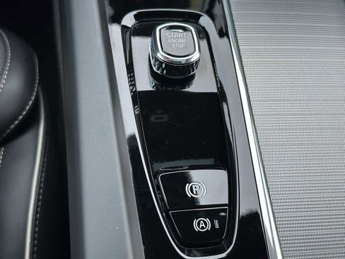 Certified 2024 Volvo XC60 T8 Ultimate w/ Climate Package image 31