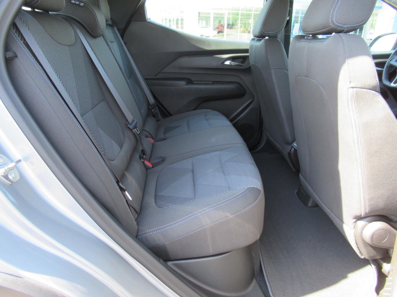 New 2027 Chevrolet Bolt LT w/ Comfort Package FWD image 28