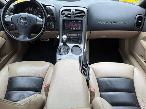 Used 2006 Chevrolet Corvette Coupe w/ Preferred Equipment Group RWD image 12