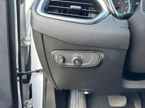 Used 2018 Chevrolet Equinox LT image 20