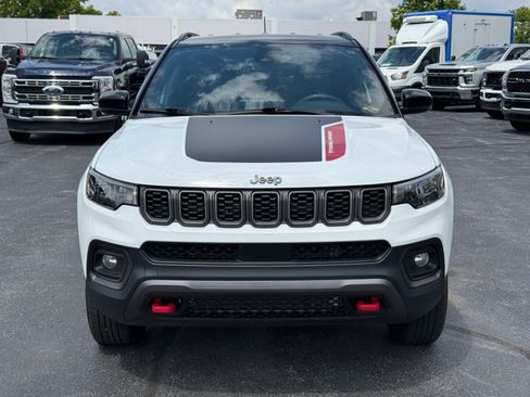 Used 2025 Jeep Compass Trailhawk AWD/4WD image 3