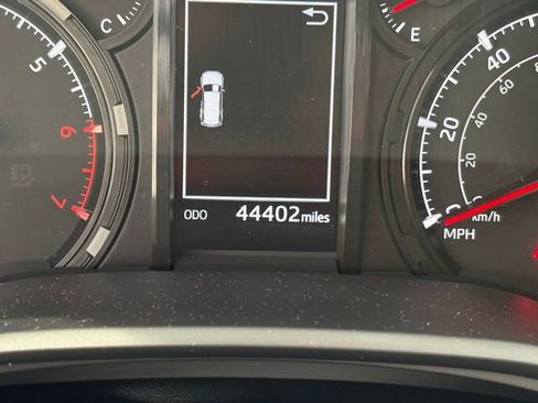 Used 2023 Toyota 4Runner SR5 Premium w/ Moonroof Package RWD image 4
