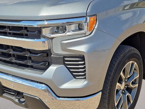 Used 2025 Chevrolet Silverado 1500 LT w/ Safety Package RWD image 9