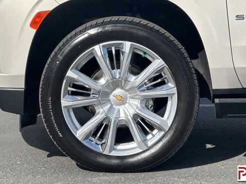 Used 2023 Chevrolet Suburban High Country w/ LPO, Illumination Package AWD/4WD image 35