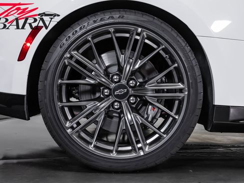 Used 2020 Chevrolet Camaro ZL1 RWD image 17