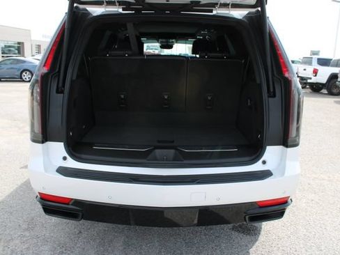 Used 2024 Cadillac Escalade Sport Platinum w/ LPO, ONYX Package AWD/4WD image 7