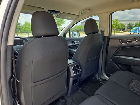 Used 2023 Kia Sportage LX FWD image 16
