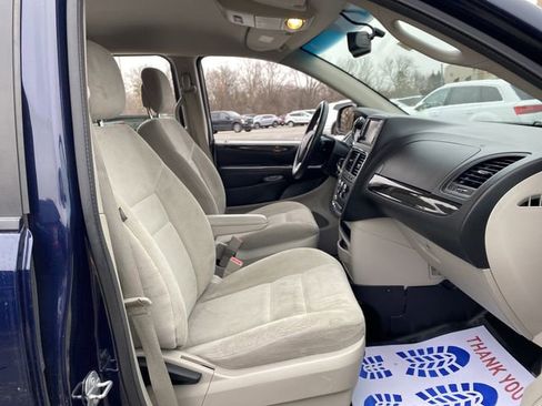 Used 2016 Dodge Grand Caravan SXT w/ UConnect Hands-Free Group image 25