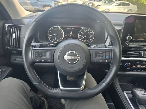 Used 2024 Nissan Pathfinder SV w/ SV Premium Package FWD image 17