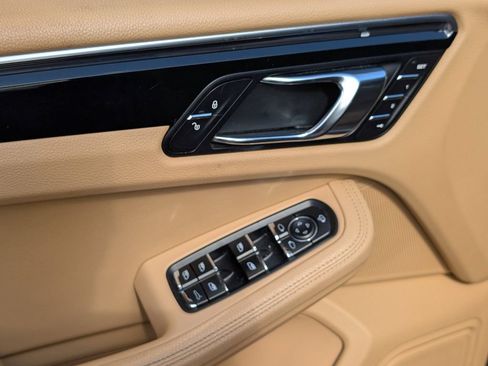 Used 2015 Porsche Macan S AWD/4WD image 21