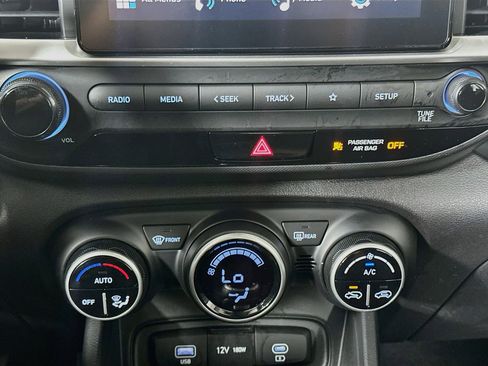 Used 2025 Hyundai Venue SEL FWD image 24