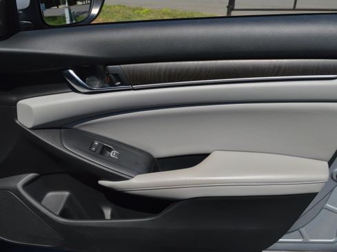 Used 2018 Honda Accord Touring image 29