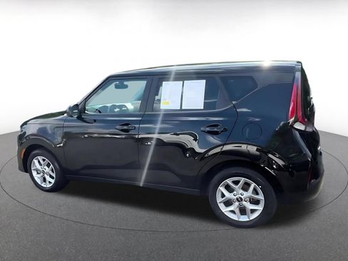 Used 2025 Kia Soul LX w/ LX Technology Package FWD image 10