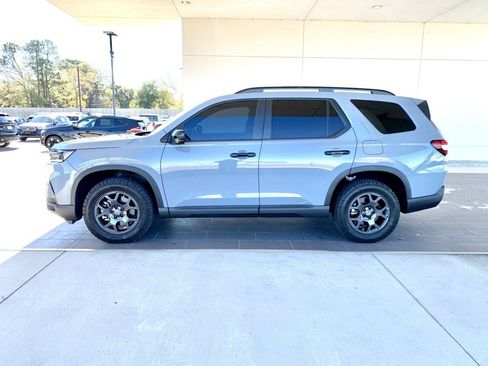Used 2025 Honda Pilot TrailSport image 9