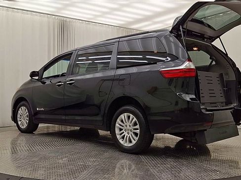 Used 2015 Toyota Sienna XLE w/ XLE Navigation Package FWD image 6