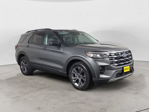 Used 2026 Ford Explorer Active w/ Active Comfort Package AWD/4WD image 3