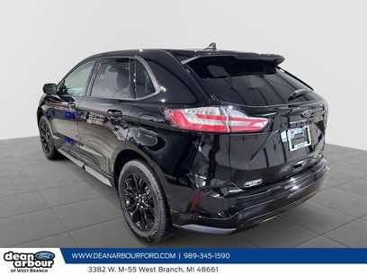 Used 2024 Ford Edge SE w/ Black Appearance Package