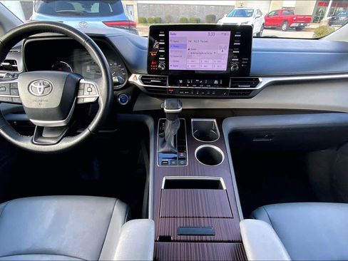 Used 2023 Toyota Sienna XLE image 16