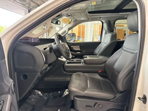Used 2025 Ford Expedition Active AWD/4WD image 22