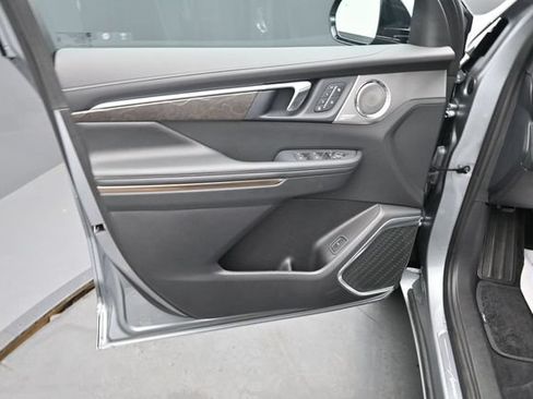 Used 2025 Buick Enclave Avenir w/ LPO, Floor Liner Package AWD/4WD image 22