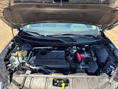 Used 2025 Nissan Rogue SV FWD image 34