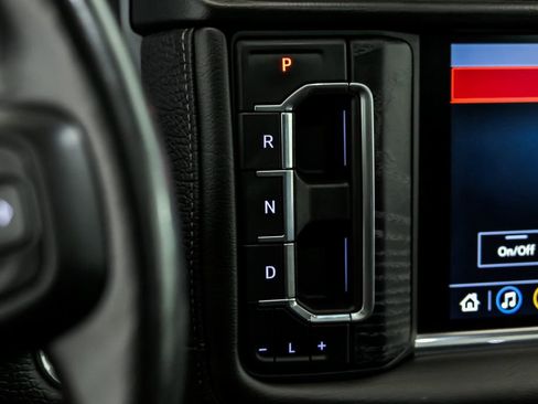 Used 2021 GMC Yukon Denali w/ Denali Premium Package AWD/4WD image 23