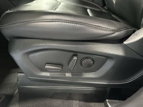 Used 2023 Ford Explorer XLT w/ Equipment Group 202A AWD/4WD image 18