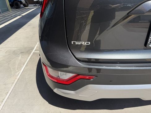 Used 2025 Kia Niro EX FWD image 14