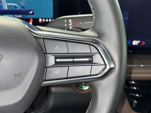 Used 2025 Chevrolet Suburban High Country image 25