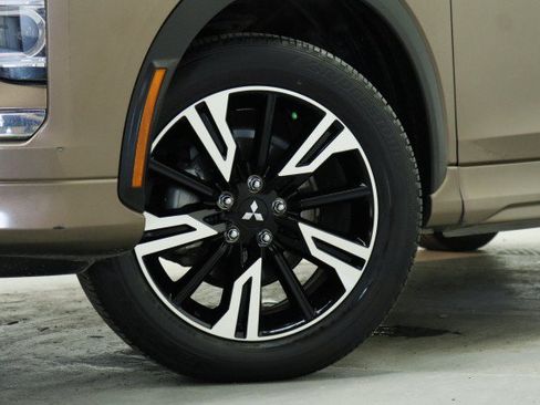 Used 2024 Mitsubishi Eclipse Cross SEL AWD/4WD image 3
