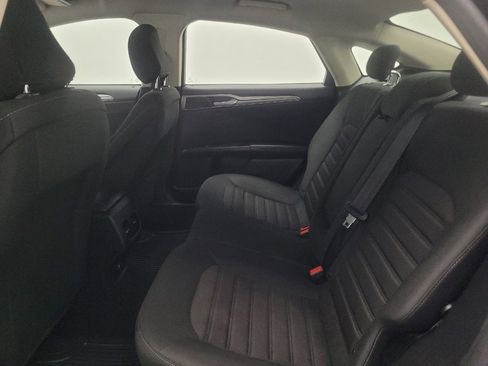 Used 2020 Ford Fusion SE FWD image 18