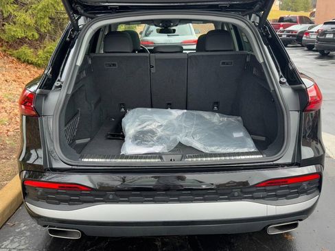 Used 2025 Audi Q5 Premium w/ Convenience Package image 9