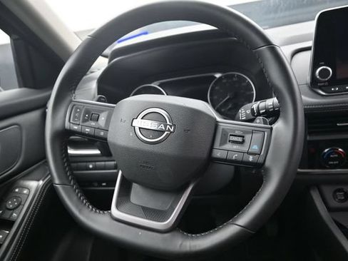 Used 2025 Nissan Rogue SV AWD/4WD image 16