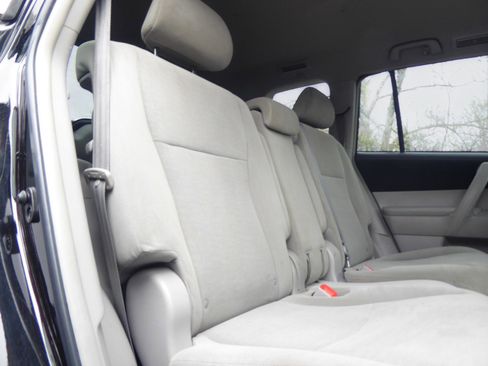Used 2011 Toyota Highlander 4WD w/ Tech Pkg image 17